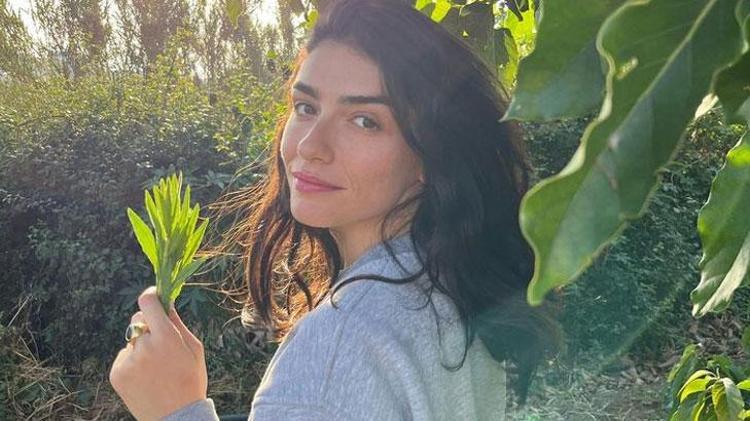 Hazar Ergüçlünün bikinili pozlarına beğeni yağdı