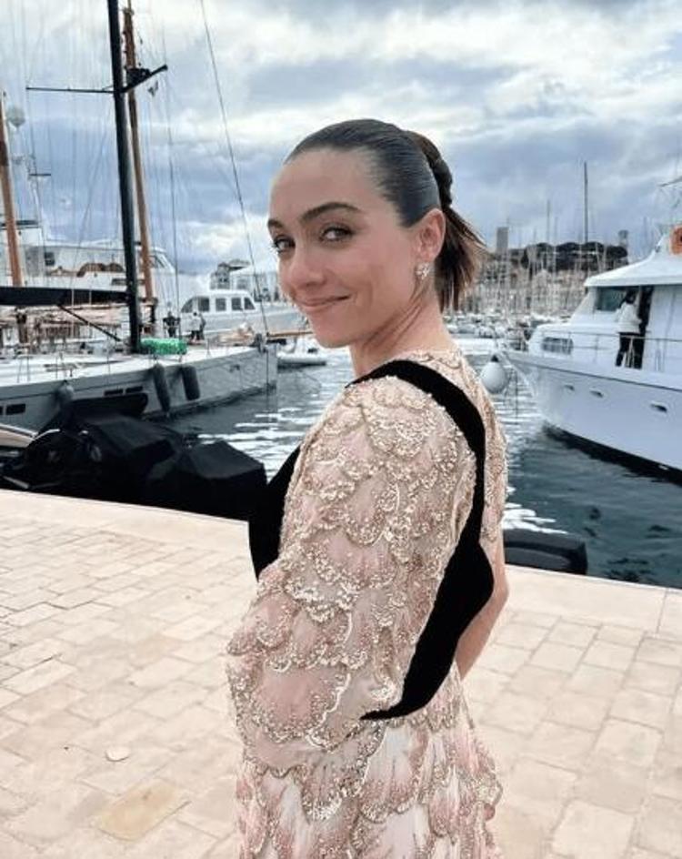 Merve Dizdar: Kupa almış gibiyim