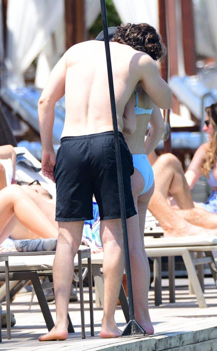 İsmail Ege Şaşmaz ve Hande Ünalın iskele romantizmi... - Son Dakika  Magazin Haberleri