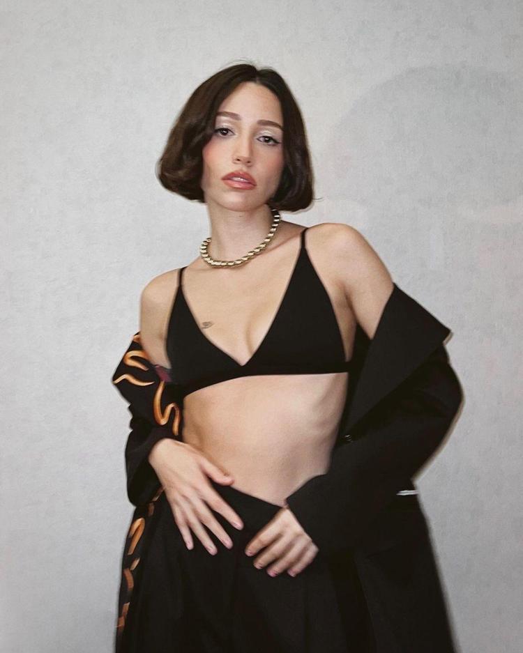 Zeynep Bastıktan hamamda bornozlu paylaşım