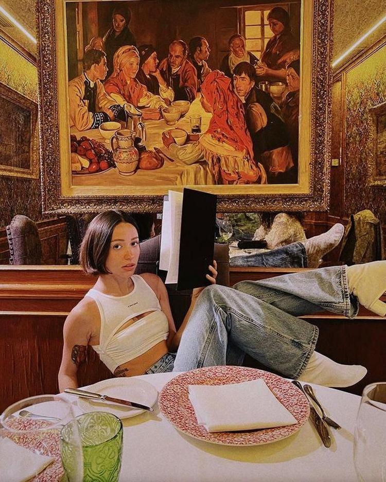 Zeynep Bastıktan hamamda bornozlu paylaşım