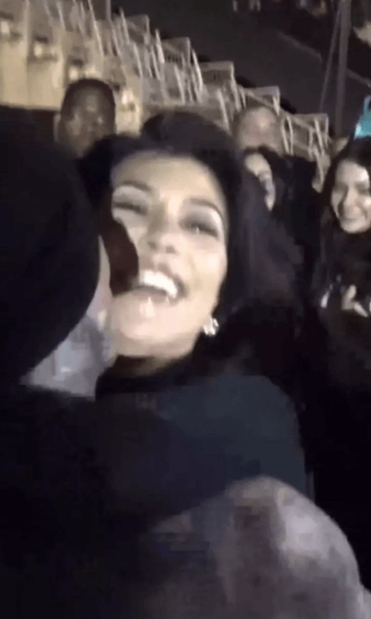 Kourtney Kardashian hamileliğinden milyon dolarlar kazanacak