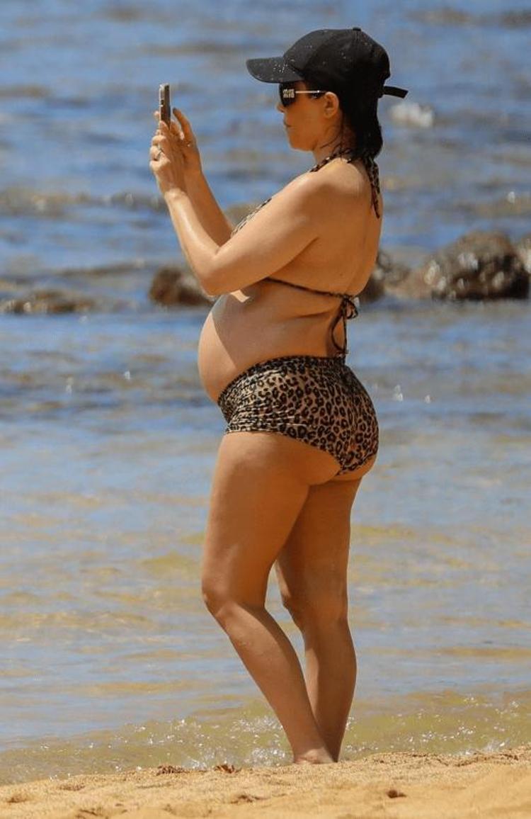Karnı burnunda olan Kourtney Kardashian Hawaiiye tatile gitti