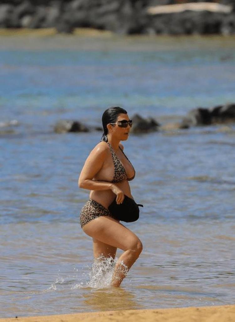 Karnı burnunda olan Kourtney Kardashian Hawaiiye tatile gitti