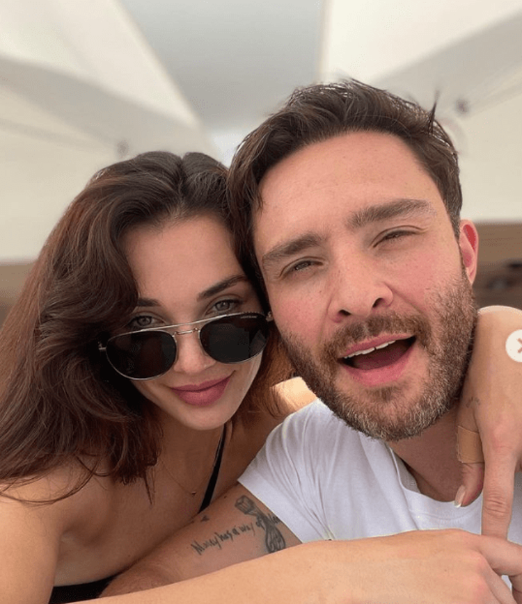 Gossip Girlin Chuckı Bodrumda tatilde