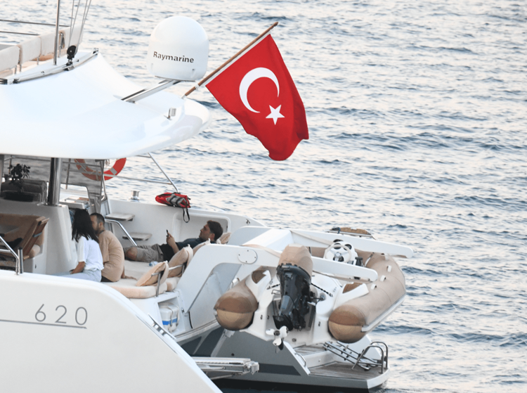 TÜRKBÜKÜNDE DEMİRLEDİLER