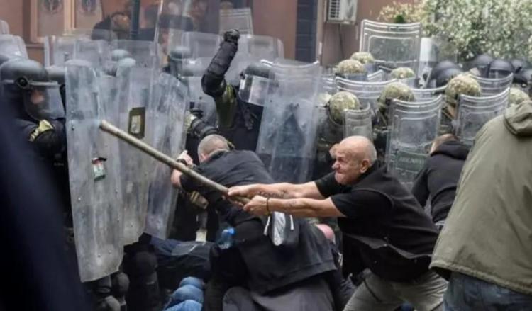 Simpsonlardan 18 yıllık savaş tahmini