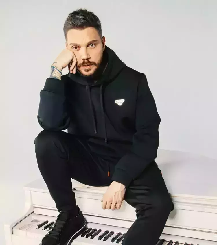 SİNAN AKÇIL UZİYİ DESTEKLEDİ