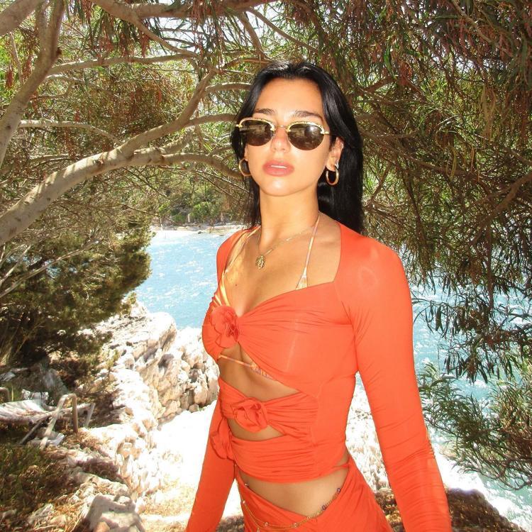 Arnavut güzel Dua Lipanın bikinili paylaşımına beğeni yağdı