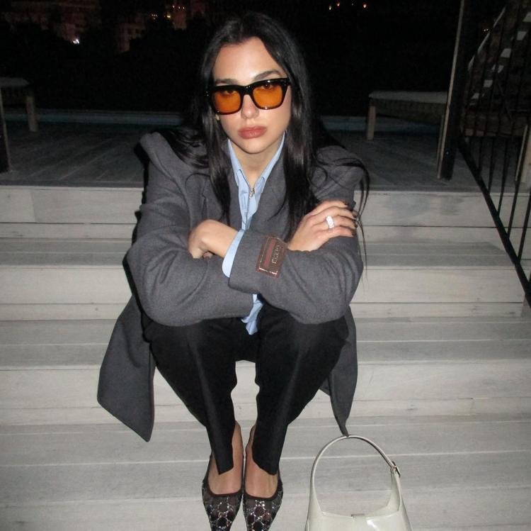 Arnavut güzel Dua Lipanın bikinili paylaşımına beğeni yağdı