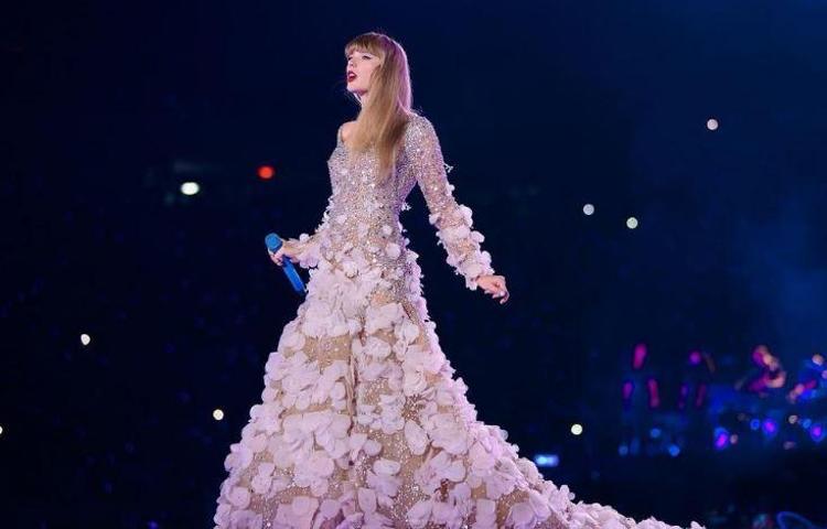 DİĞER ÇALIŞANLARINI DA UNUTMADI