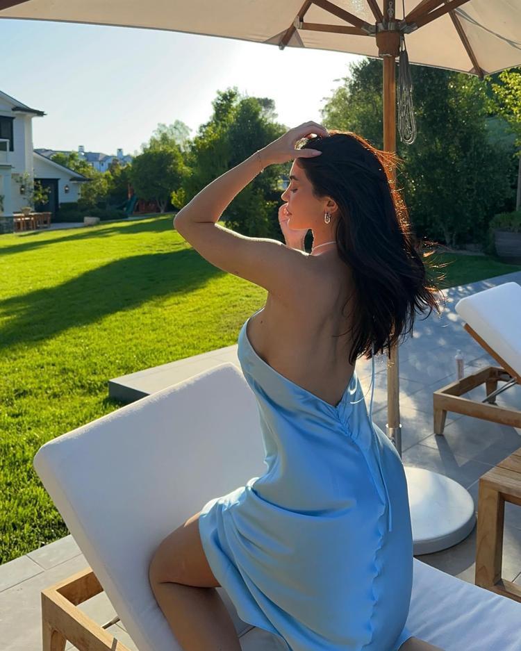 Göğüs estetiğinden pişman olmuştu Kylie Jennerdan Lütfen yaz hiç bitmesin pozu