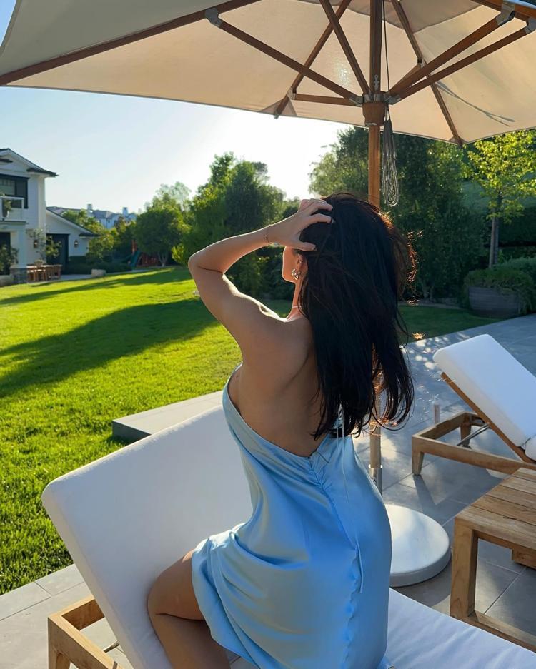 Göğüs estetiğinden pişman olmuştu Kylie Jennerdan Lütfen yaz hiç bitmesin pozu