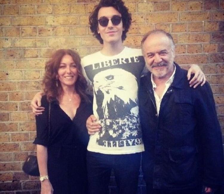 OYUNCU ANNE BABANIN YÖNETMEN OĞULLARI