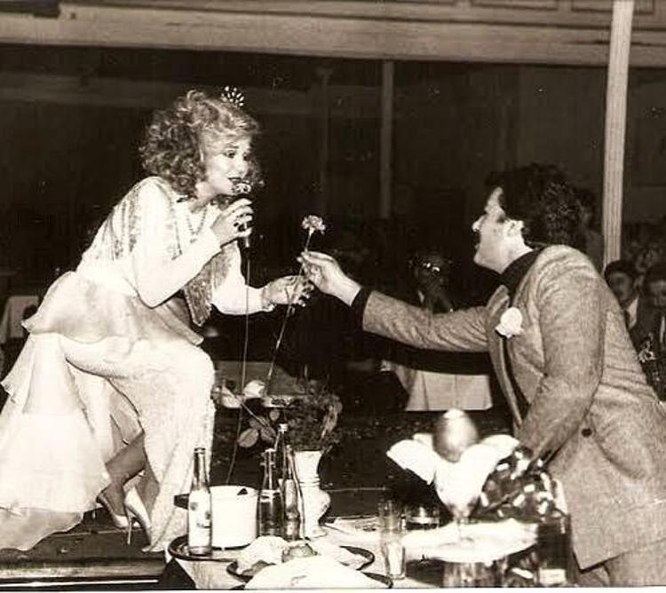 GÜLDEN KARABÖCEK HAKKINDA