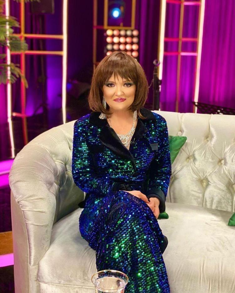 GÜLDEN KARABÖCEK HAKKINDA