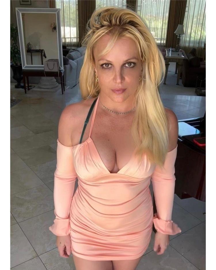 BRITNEY İHANET İDDİALARINI REDDEDİYOR