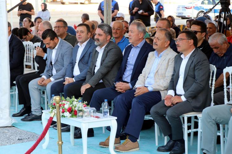 KISA SÜREDE 200 BİN KONUTUN TEMELİ ATILDI