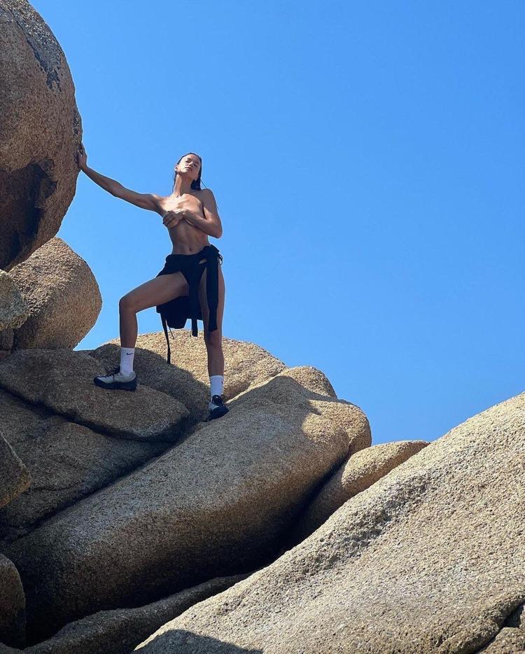 ONLARI KISKANMIYORUM