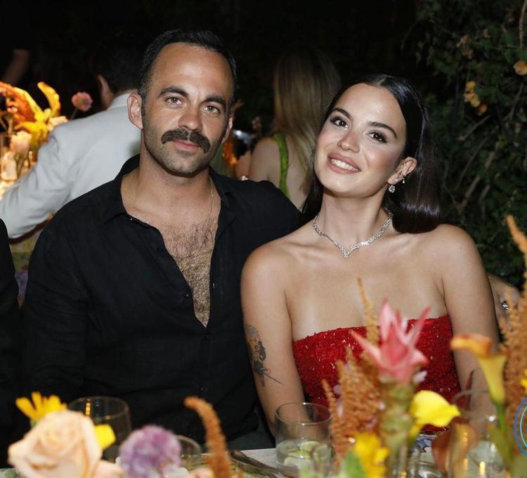 YENİ AŞKINI DÜĞÜNDE DUYURDU