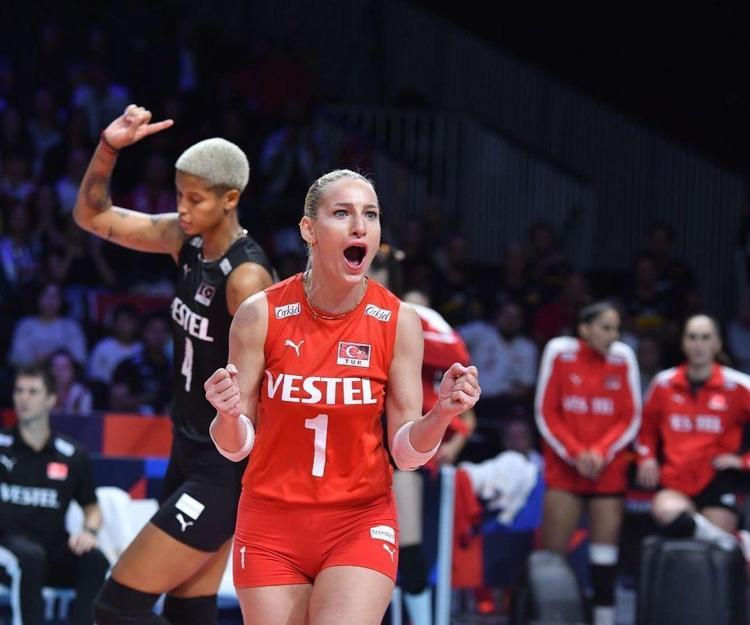 Filenin Sultanlarından Gizem Örge, Çeşmede
