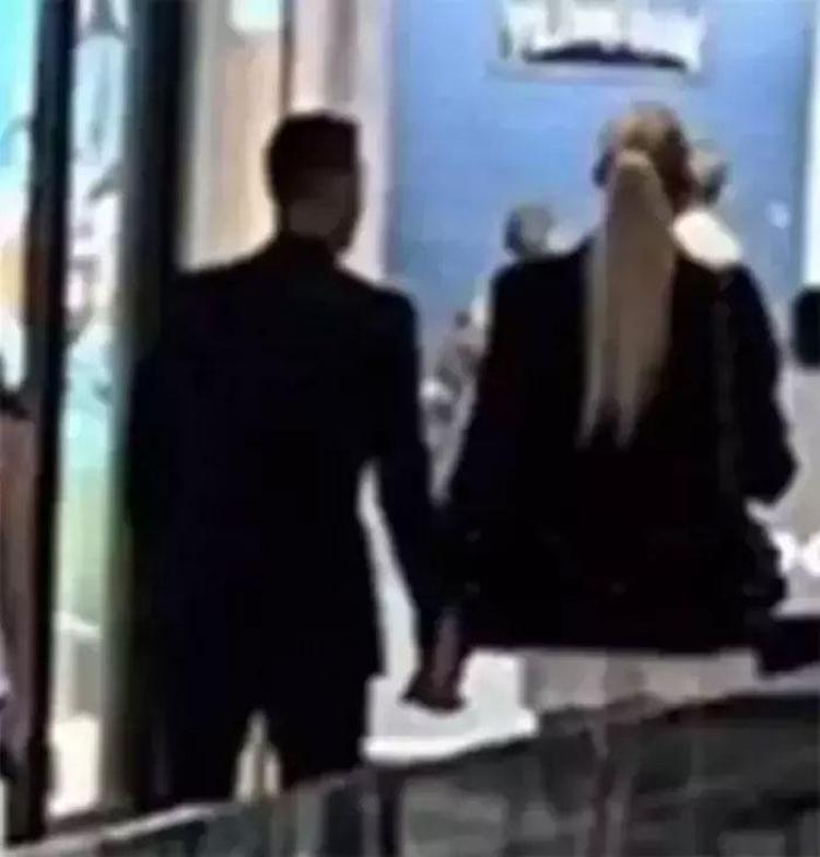 EL ELE GÖRÜNTÜLENDİ