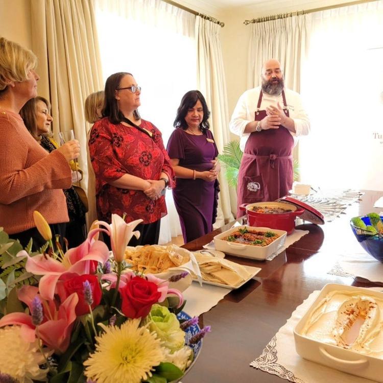 KENDİMİ BAVULLARLA HAVALİMANINDA BULDUM