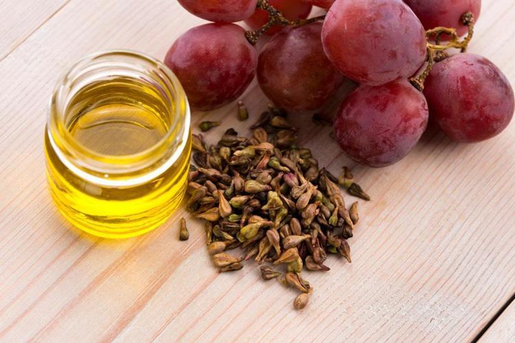 Güneş lekelerini tek kalemde siliyor Tatil dönüşü yüzünüze 1 damla uygulayın, cildi güneş gibi aydınlatıyor