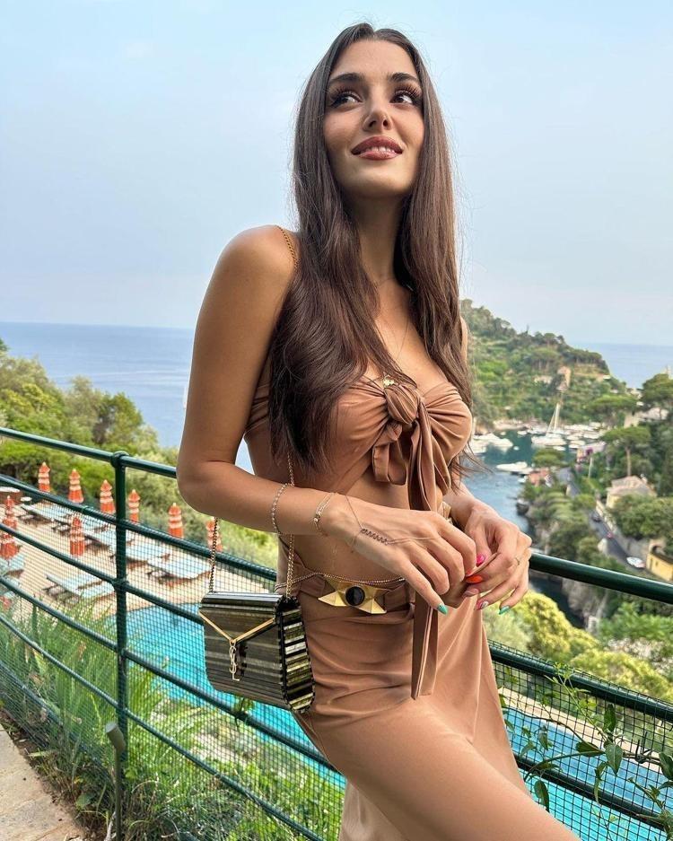 Hande Erçel dizi setinde sınava girdi