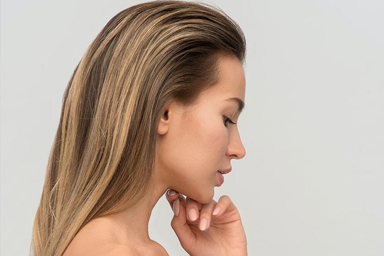 Saç diplerindeki kaşıntı, kuruluk ve egzamanın kökünü kazıyor Gece 1 damla sürmek saç derisini onarıp rahatlatıyor