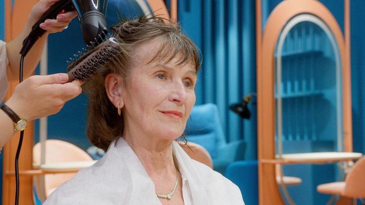 Saç diplerindeki kaşıntı, kuruluk ve egzamanın kökünü kazıyor Gece 1 damla sürmek saç derisini onarıp rahatlatıyor