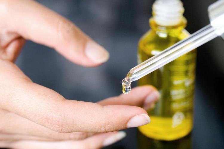 Derin kırışıklıkları ütü gibi düzleştiriyor 10 yaş gençleşmenin formülü: İnce çizgileri tek kalemde siliyor