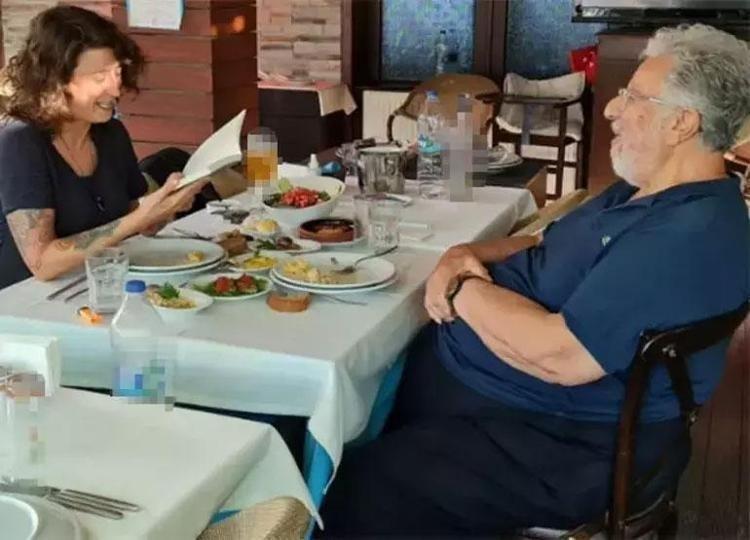Metin Akpınar’ın evlilik dışı kızları olduğu ortaya çıkmıştı Meğerse torunları da varmış