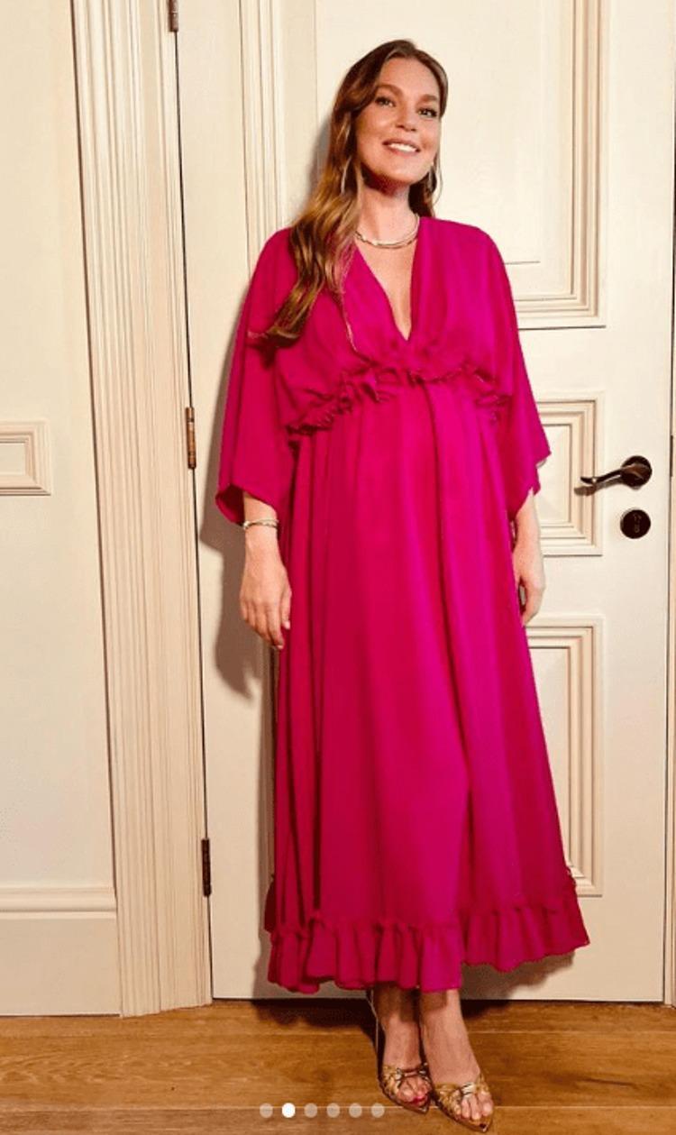 Aslı Enver kızıyla gezmede
