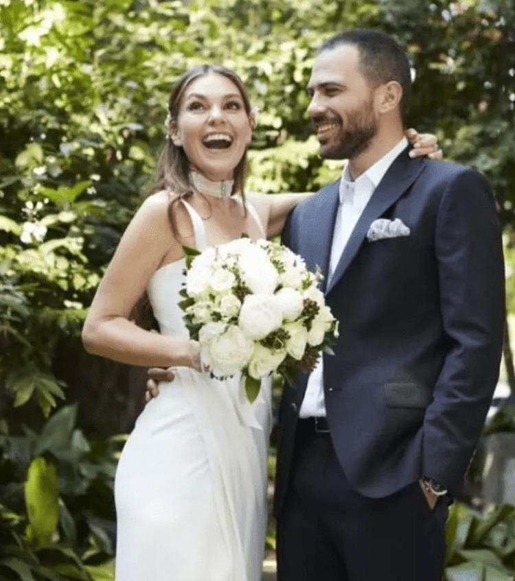 Aslı Enver kızıyla gezmede