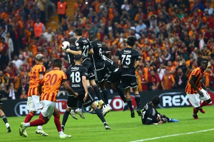 CHAMBERLAİN’İN GOLÜ YETMEDİ