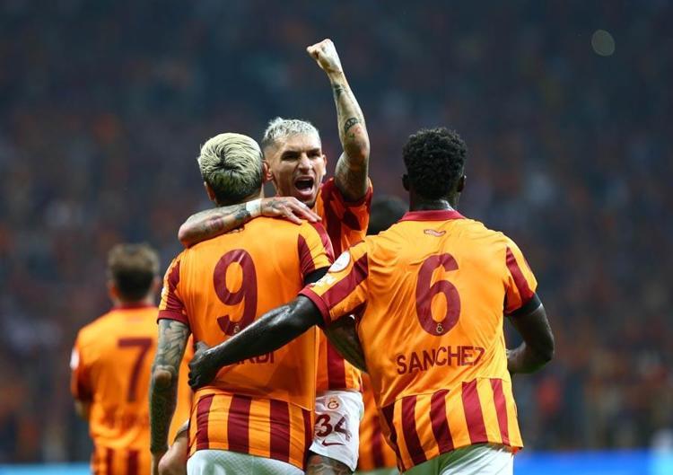 TERİM’İ YAKALADI