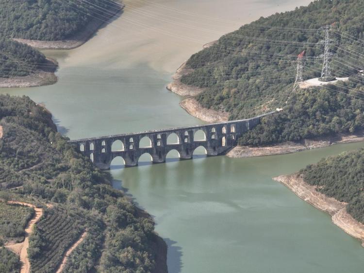 İstanbul barajlarında alarm Suyun rengi değişti