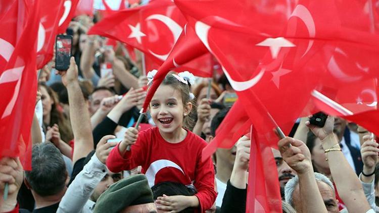 Yurdun dört bir yanından Cumhuriyet kutlamaları Yurtta şölen havası, meydanlar doldu taştı