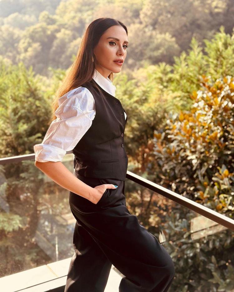 Şükran Ovalı’nın rol aldığı diziler ve filmler: