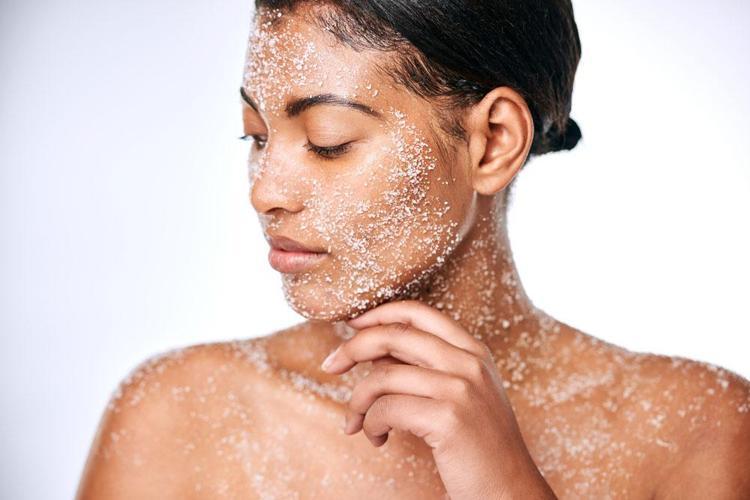 Gençlik iğnesi kadar etkili İnce çizgiler üzerinde ütü etkisi yaratıyor: 1 damlası retinol serumu görevi görüyor