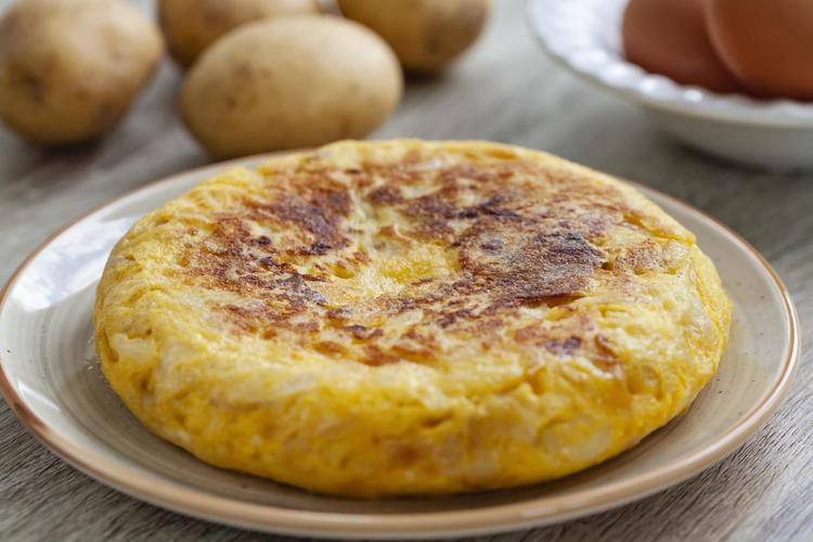 PATATESLİ OMLET TARİFİ