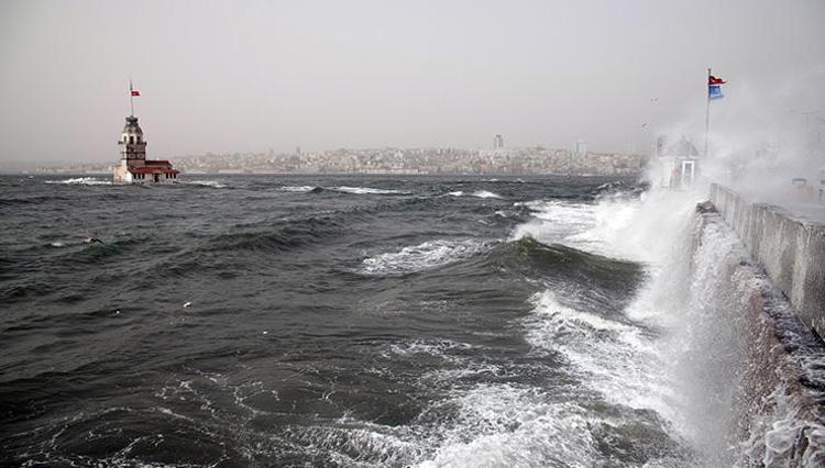 İSTANBUL’DA FIRTINA NE ZAMAN BİTECEK