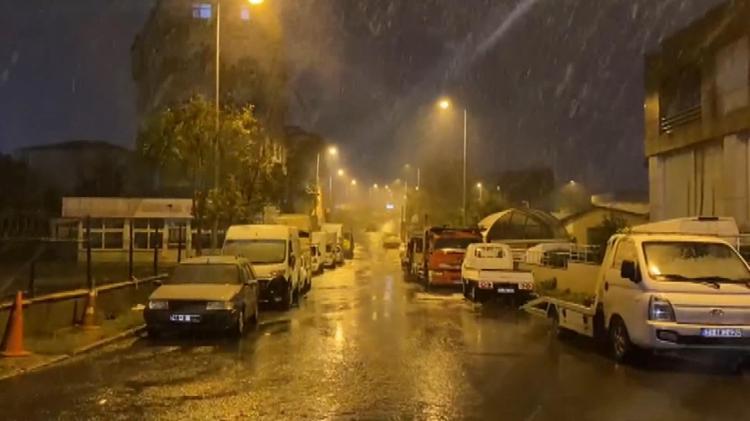 Okullar tatil olacak mı Pazartesi için kar ve sağanak uyarısı