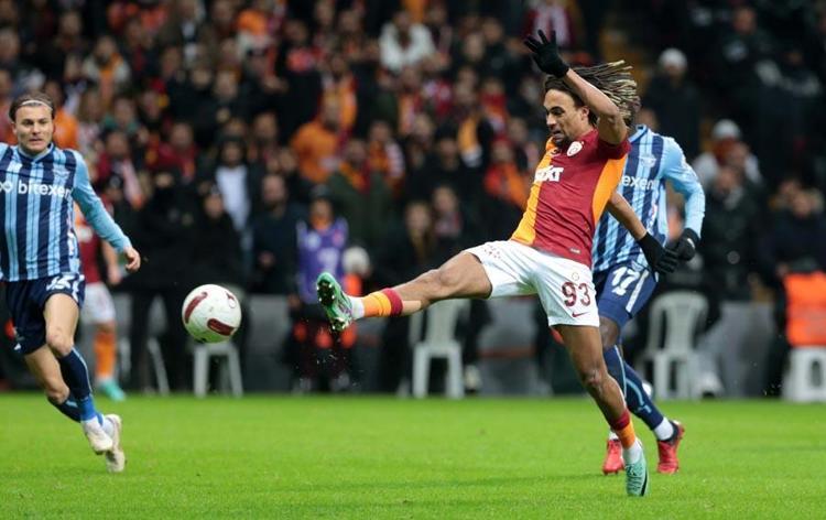 Aslan evinde yenilmezlik serisini 24 maça çıkardı Galatasaray-Adana Demirspor maçında 4 gol 2 penaltı