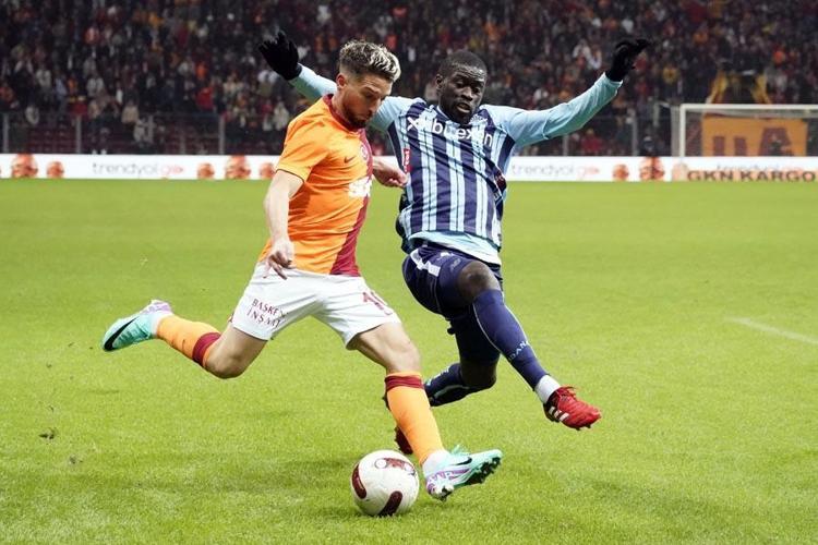 Aslan evinde yenilmezlik serisini 24 maça çıkardı Galatasaray-Adana Demirspor maçında 4 gol 2 penaltı