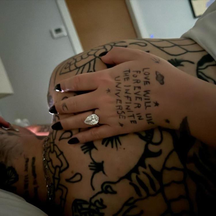 Demi Lovato nişanlandı Hayatımın en güzel gecesiydi  (5 dakikada dünyadan magazin turu 20 Aralık 2023)