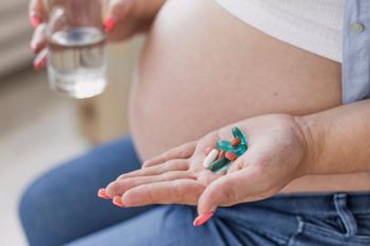 Hamilelik döneminde kullanılan ilaçlara dikkat: Kız çocuklarında erken ergenlik, erkeklerde sperm sayısını etkiliyor