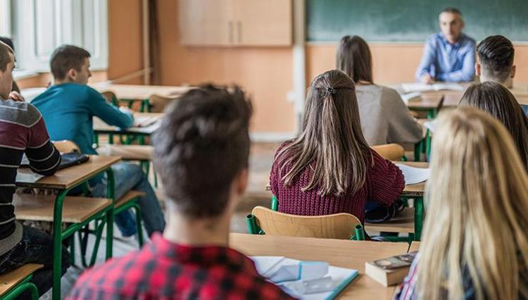1 Ocak Pazartesi okullar tatil mi Yılbaşı tatili kaç gün 2024 yılbaşı tatili tarihleri