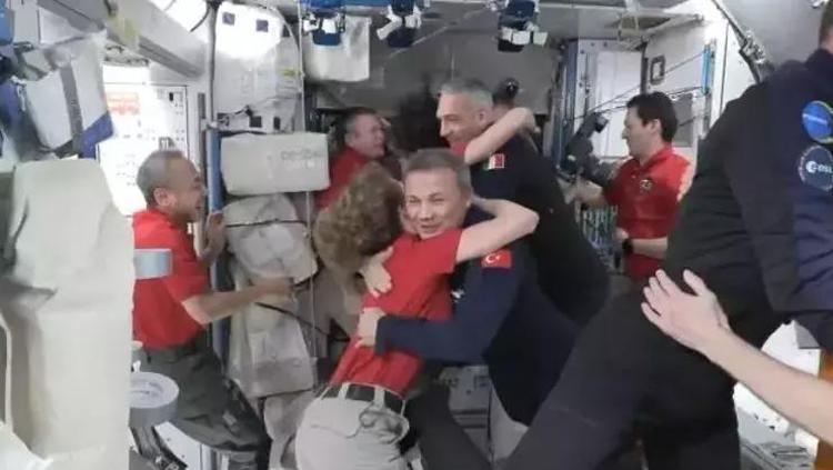 7 ASTRONOT KARŞILADI